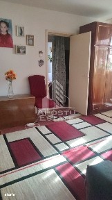 Apartament cu 3 camere, etaj intermediar, zona Sagului