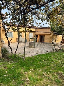 Vând casă în Simeria