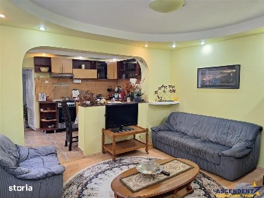 Casa Bartolomeu, pe doua nivele, stil deosebit, curte comuna