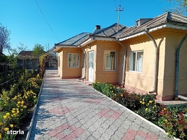 Casa de vanzare si teren 4200 mp