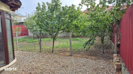 Vând VILĂ + CASĂ sp comercial