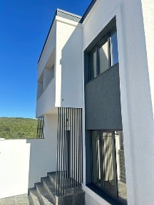 CASA TIP DUPLEX de vanzare in REDIU-la 10 minute de MALL MOLDOVA