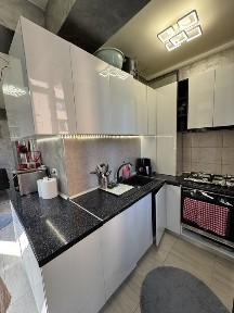 Vand apartament cu 3 camere direct propietar !