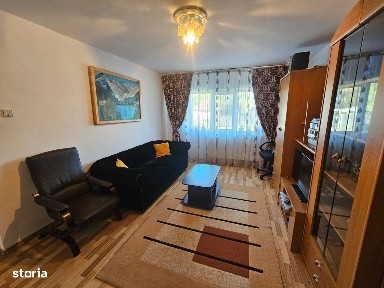 Apartament cu 4 camere de închiriat în Curtea de Argeș.