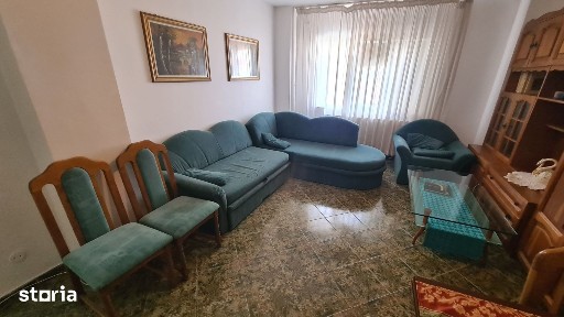 Apartament cu 4 camere de închiriat în Curtea de Argeș.