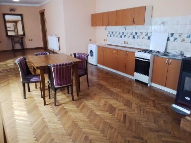 Apartament la curte in Cristian