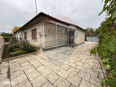 Casă / Vilă cu 5 camere de vânzare în Aleșd zona Ultracentral