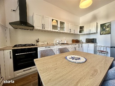 Apartament la etajul unei vile Centru UMF