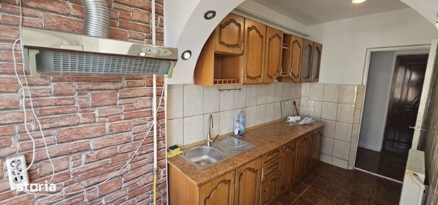 Vind Garsoniera,mobilata 40.mp,In ROMAN-Str Roman Musat.Mobilata