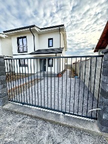 DUPLEX separat prin camera tehnică