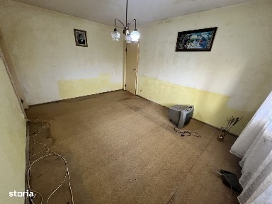 VAND apartament 2 camere semidecomandat,zona Calea Cisnadiei