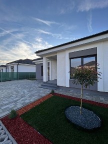 Casa premium de vânzare, cartier asfaltat - cartierul Olimp/Casandra.