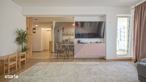 Apartament cu 2 camere și boxă de vânzare la Top City în Tractorul