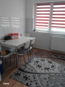 Închiriez apartament cu 2 camere