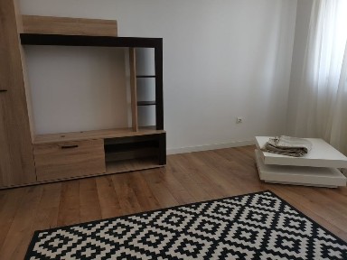 CUG, impecabil, 1 CD, 40 mp, 300 euro / lunar