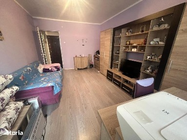 VAND 2 CAMERE CENTRU PRET 65.000 EURO