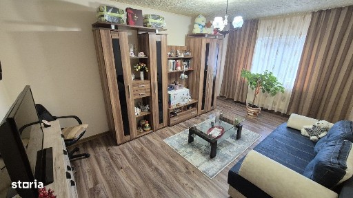 Vanzare apartament 2 camere, luminos, etaj 3, Rovinari - strada Jiul