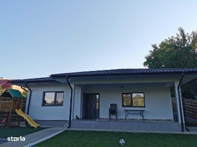 Casa parter, 4 camere, 2 bai, mobilata cu 450 mp teren in zona Valea
