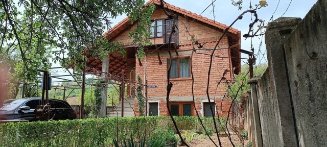 Casă de vânzare în Gorj zonă liniștită, colinară