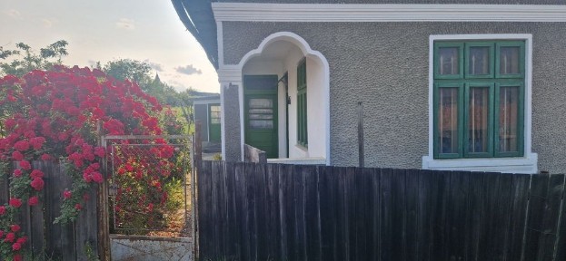 Casa locuibila Chintinici bazar ROZNOV+ teren