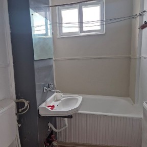 Vand ap 1 cam pozitie centrala Targu Neamt