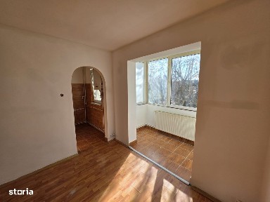 Apartament 2 camere In Dambu Pietros, etaj 3 din 4, bloc izolat