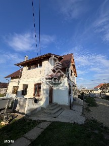 Casă spațioasă de vânzare în Ruși - pentru locuință sau investitie