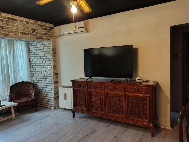 Închiriez apartament cu douã camere,in regim hotelier.