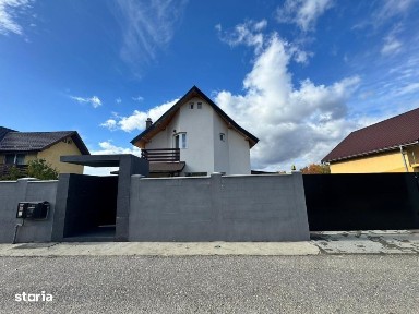 Casa moderna complet renovata, cu curte amenajata si sisteme inteligen