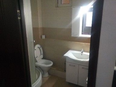 Închiriez garsonieră confort 1 et 2