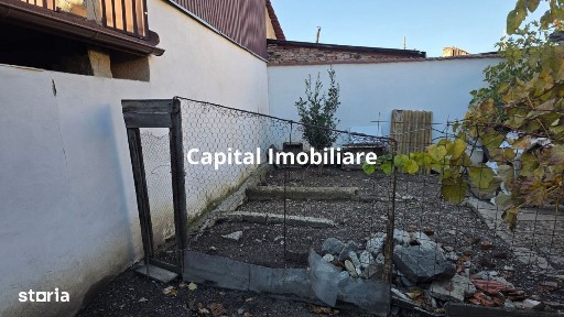 Vânzare casă 2 camere + curte, zonă de case - Stadion 1 Mai