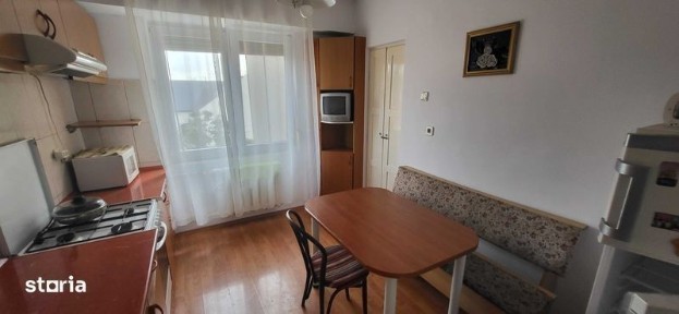 Inchiriez apartament 3 camere central