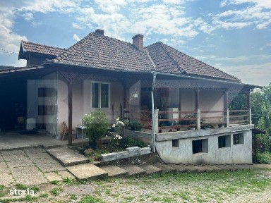 Casa cu 3 camere pe Str. Negoiului, teren 2.560 mp, vedere panoramica