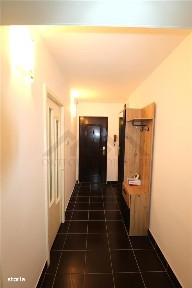 Apartament 3 camere+ 30 mp la demisol, centrala proprie in zona Modern