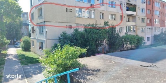 Vand apartament cu trei camere