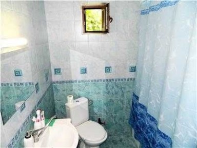 Vând casă la curte