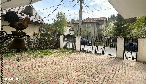 Vânzare casă Individuală 12 Camere la 5 minute de Castelul Bran