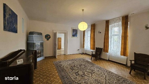 Apartament 3,5 camere,100 mp, etaj 1-strada Postavarului-pretabil subi