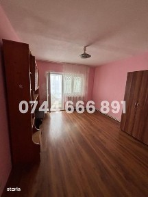 Apartament decomandat 3 camere, etaj 3, strada Maramures