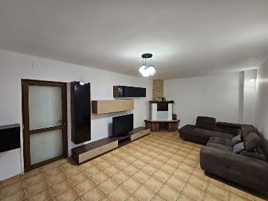 Inchiriez vila/casa 160 mp curte 250 mp loc parcare C-tin Brâncoveanu