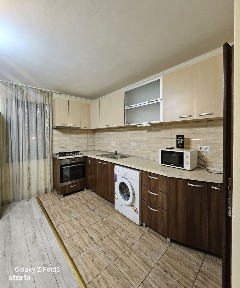 Apartament 3 camere de închiriat - zona Rogerius