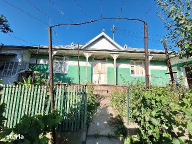 Proprietate in Valeni, Padureni, Vaslui, cu casa, gradina si curte