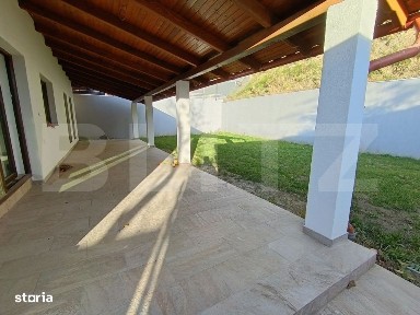 Casa cu 4 camere, 240 mp, teren 800 mp, zona Central