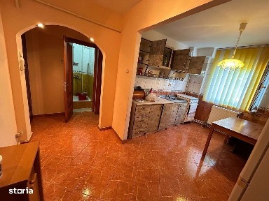 De vanzare apartament cu 3 camere, spatios, etaj 3, zona ANAF, 68000e