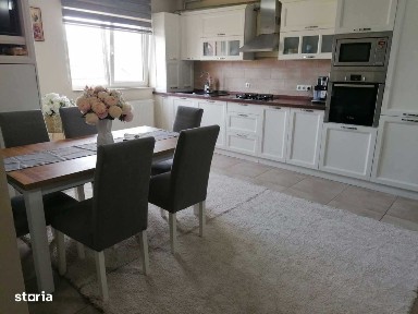 Apartament 3 camere/ 2 balcoane/ Parcare inclusa/ Zona Cetatii