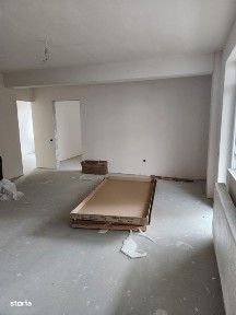 Apartament cu 3 camere semifinisat, balcon, zona Terra