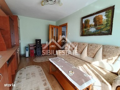 Apartament de vanzare cu 3 camere, decomandat -55 mp. balcon, pivnita