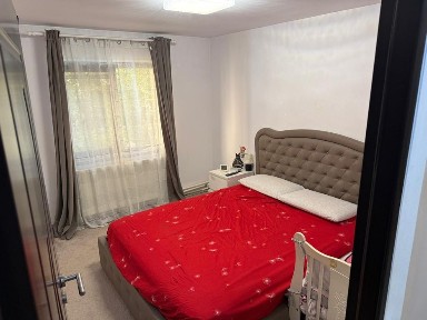 Închiriez apartament 3 camere 72 m termen lung