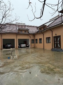 Casã cu etaj de vanzare 180 mii de euro