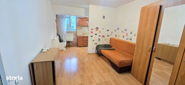 Garsoniera libera, etaj 2, mobilata Alexandru - Zimbru, scara renovata